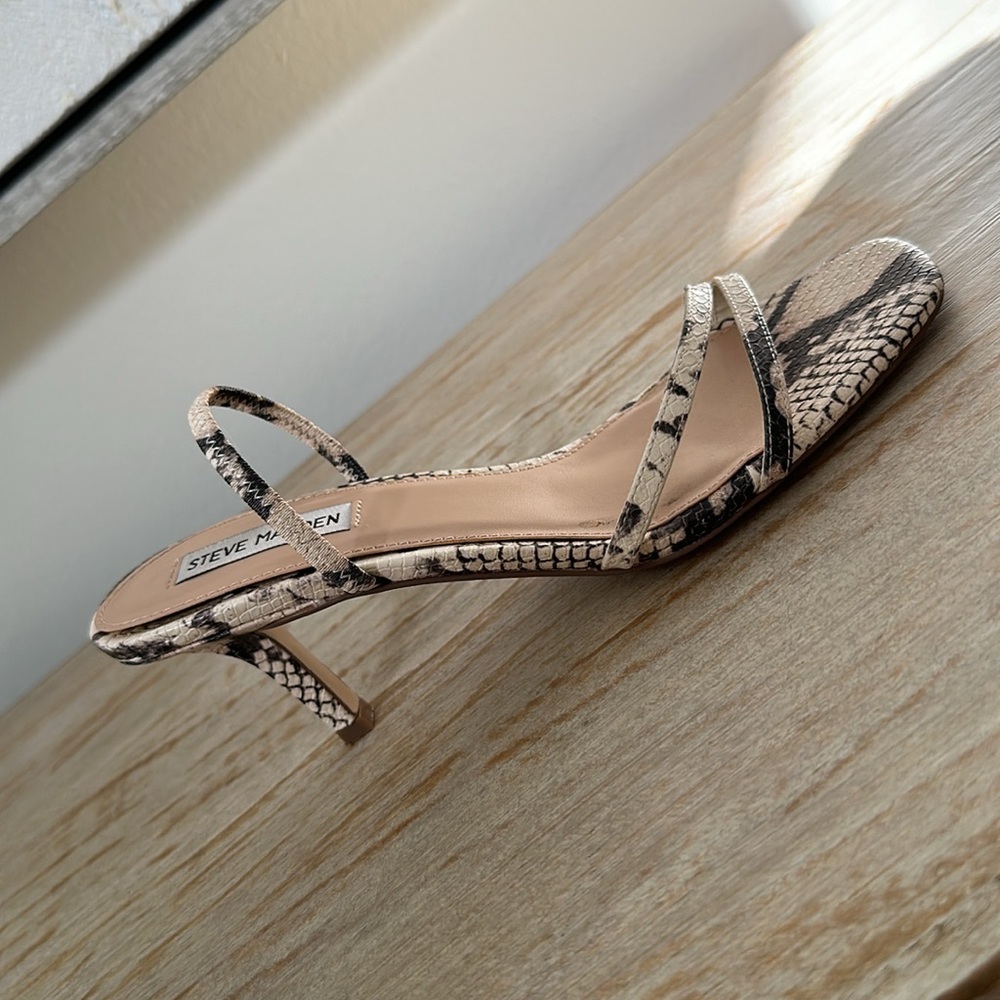 Steve Madden - Sandals - GUC - Picture 3 of 10